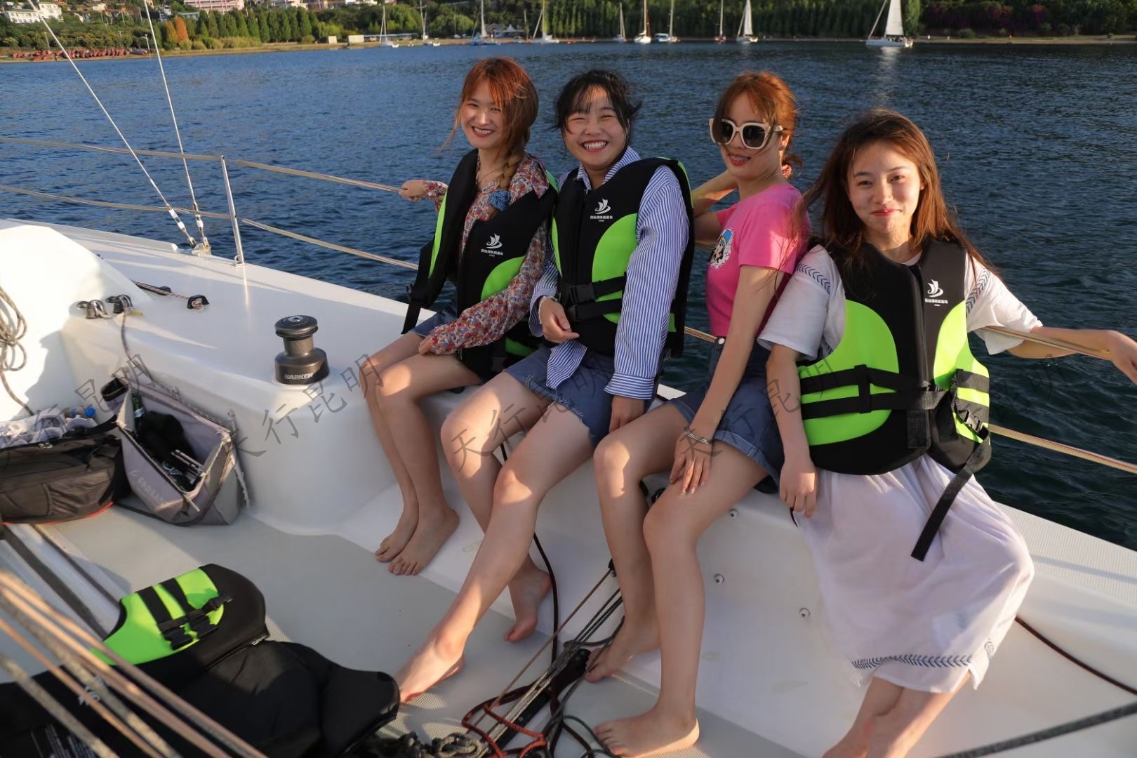 云南玉溪澄江海口撫仙湖帆船基地帆船體驗活動/專業(yè)船長/可掌舵/升帆/迎風轉向操作/單人/團建體驗?